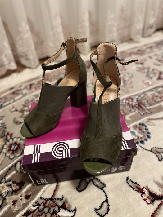 Женские ботинки