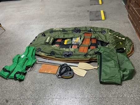 Продавам Риболовен комплект Лодка - Мотор - Аксесоари