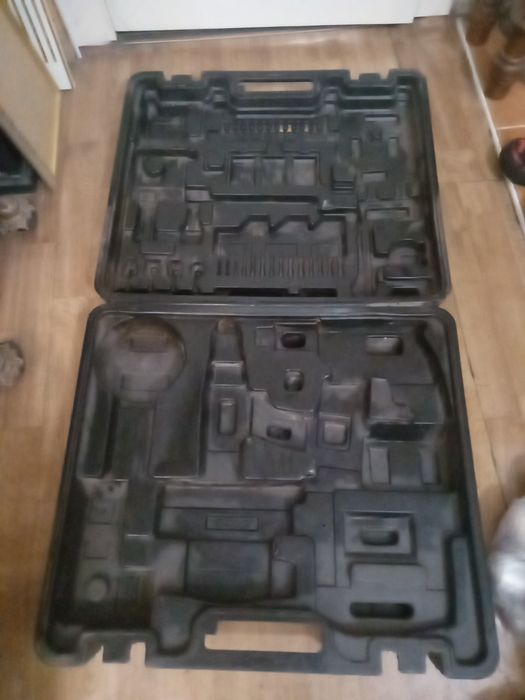 Большой чемодан для инструментов