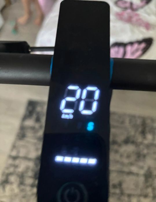 Vând trotinetă electrică Xiaomi Essential sau schimb cu Meta Quest 2