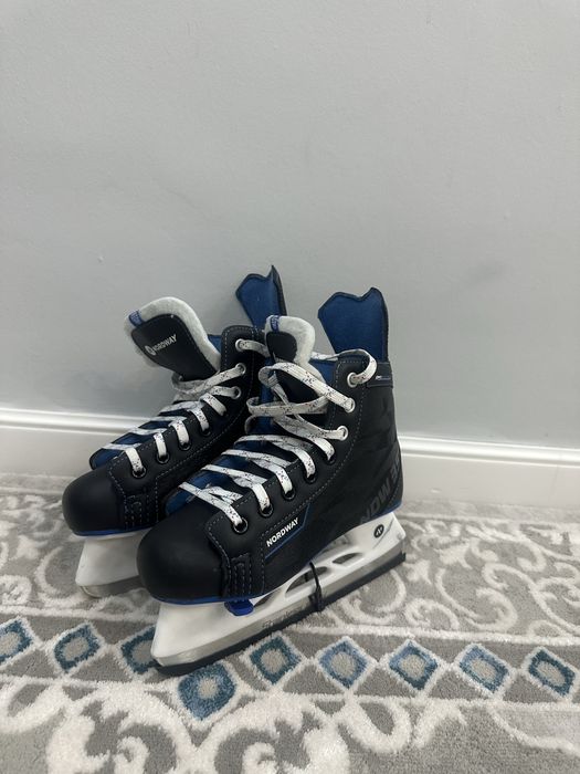 Продам две пары коньков