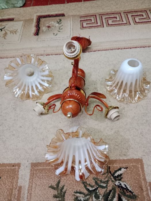 Продам люстру 3.х рожковая