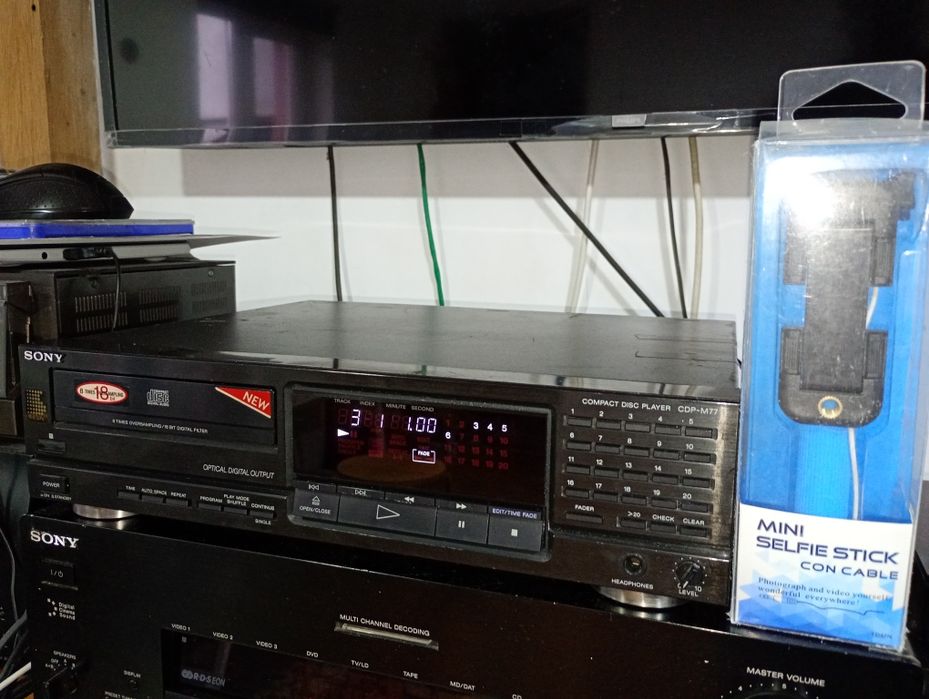 Mini sefhie stick sony cdp-m77