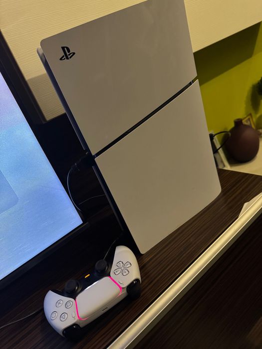 PlayStation 5 Digital Edition+DVD+Fifa 26(В гаранция до 02.10.2027)