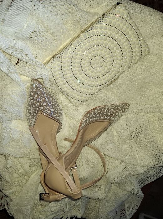Дамски обувки и чанта с перли