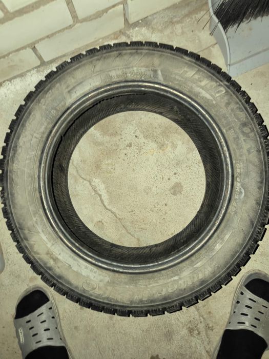 Продается резина. Цена договорная.