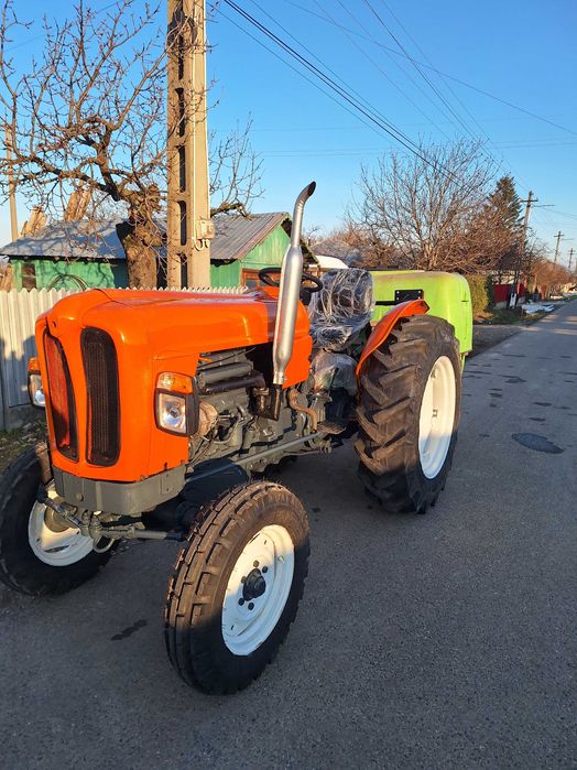 Tarctor Fiat 445 perfect pentru vie si livada