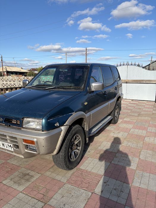 Продам ниссан Мистраль