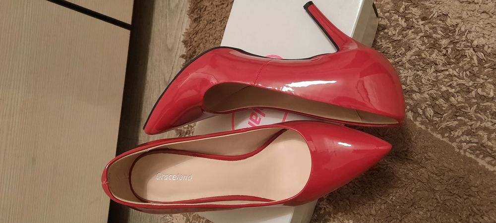 Pantofi de lac marimea 40