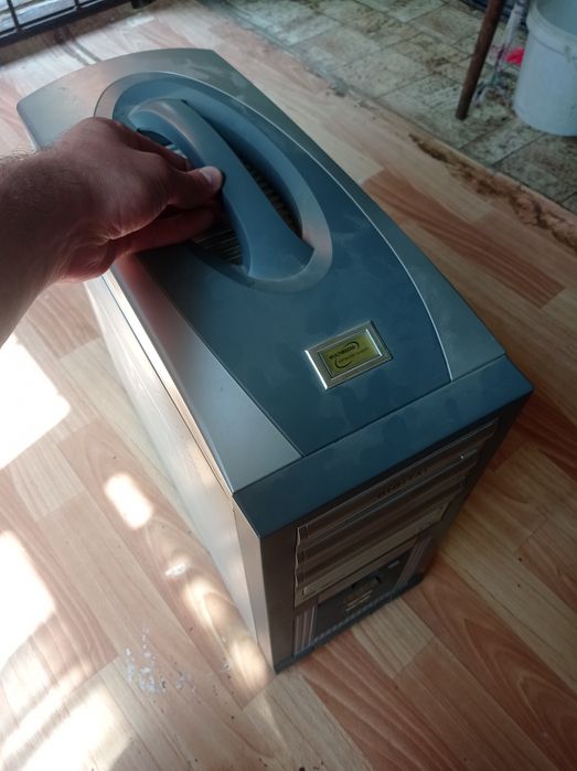 Продам компьютер старый всё на месте