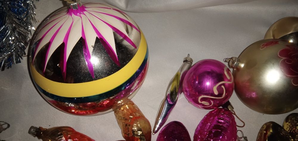 Продаются ёлочные игрушки