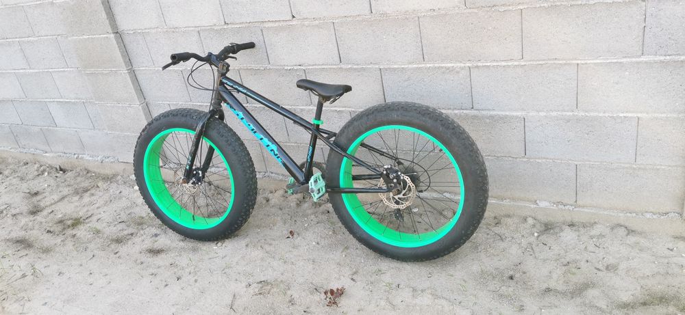 Bicicletă cu roți groase 24"