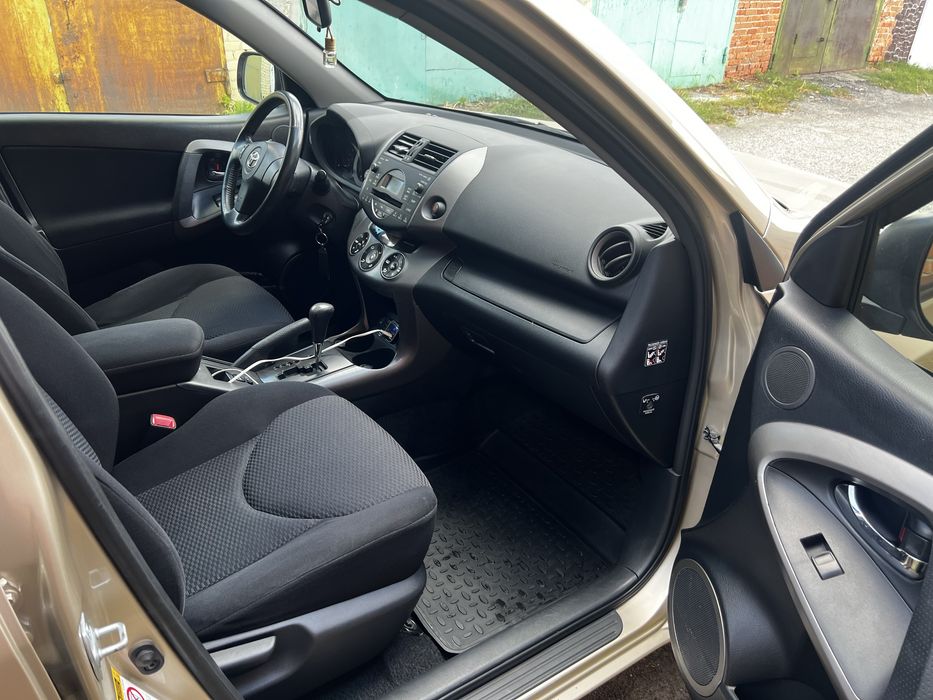 Продам Toyota RAV4