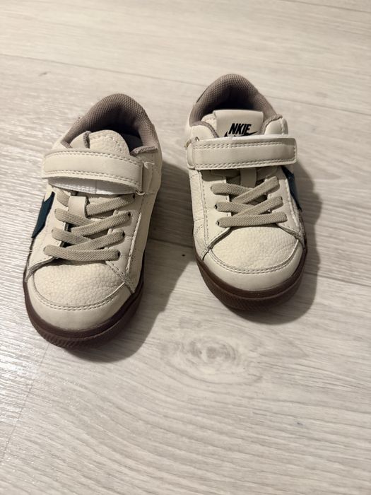 Детские кроссовки