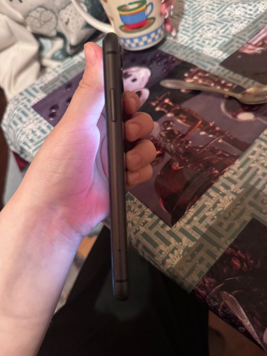 продаем 11 айфон,128гб,Акб79%