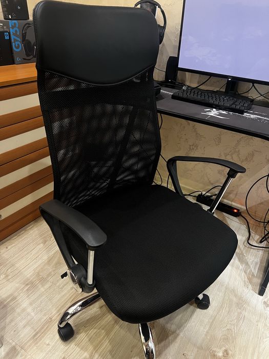 Здравейте. Продавам офис стол