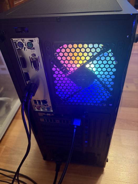 Calculator Asus i5-14600k ;16 gb ddr5 ; 512 gb ssd, RTX 5060 ,garantie