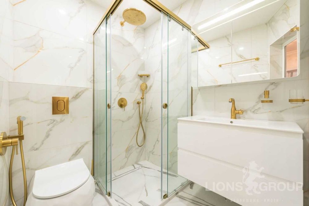 Дава се под наем Тристаен апартамент в Варна, Център - 100 кв.м за 1650 € - Снимка #21