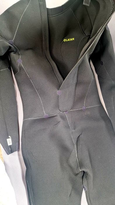 Vând costum de Neopren  în stare noua