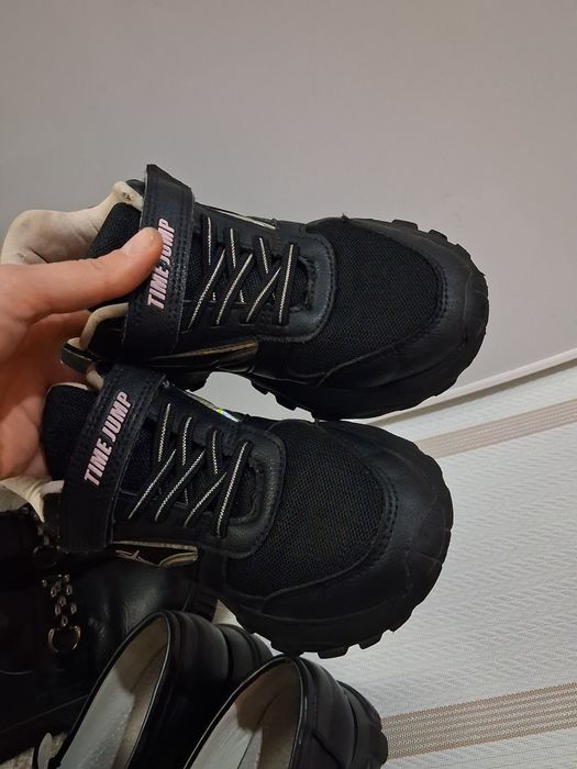 Продам пакет обуви для девочек за 5к.