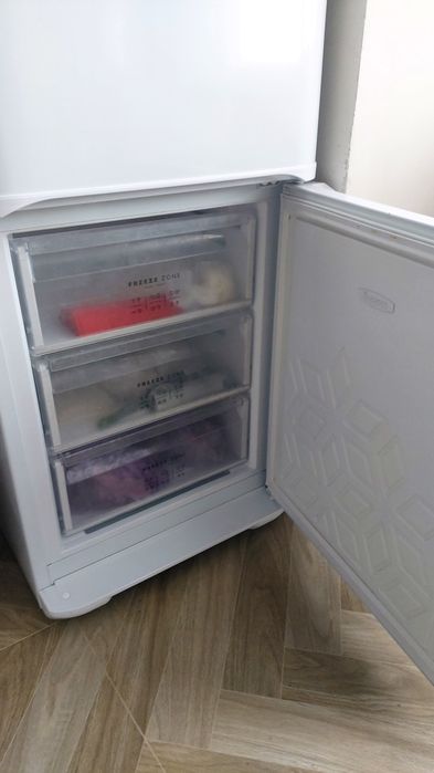 Продам Холодильник Бирюса