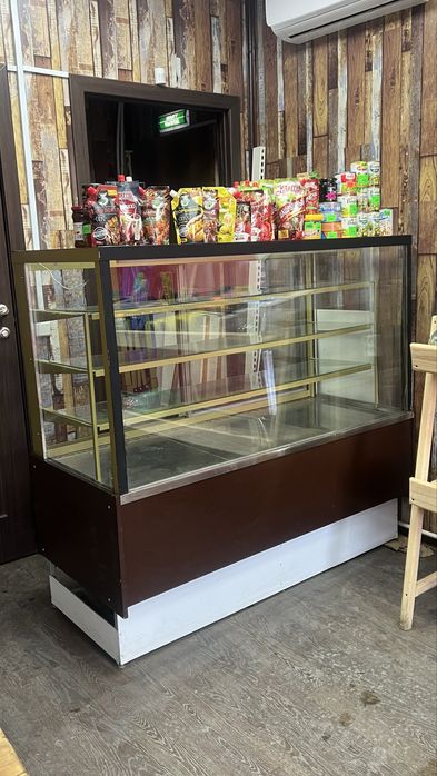 Продам витринный холодильник