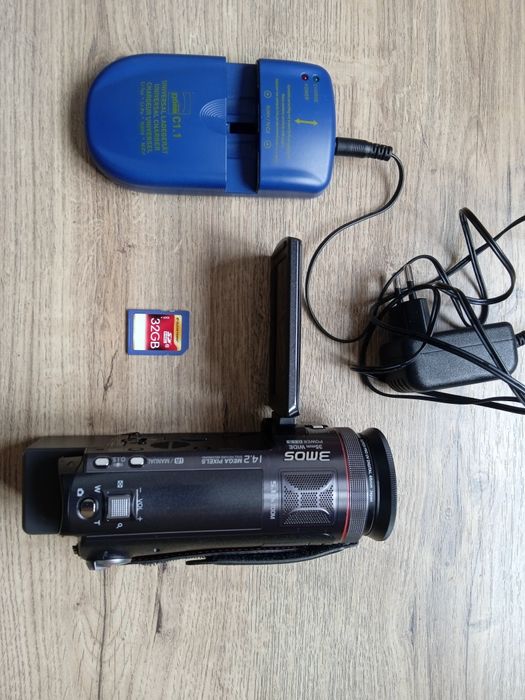 Продавам видеокамера.