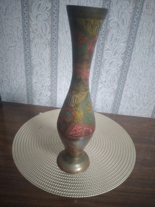 Красивый вазон , латунь