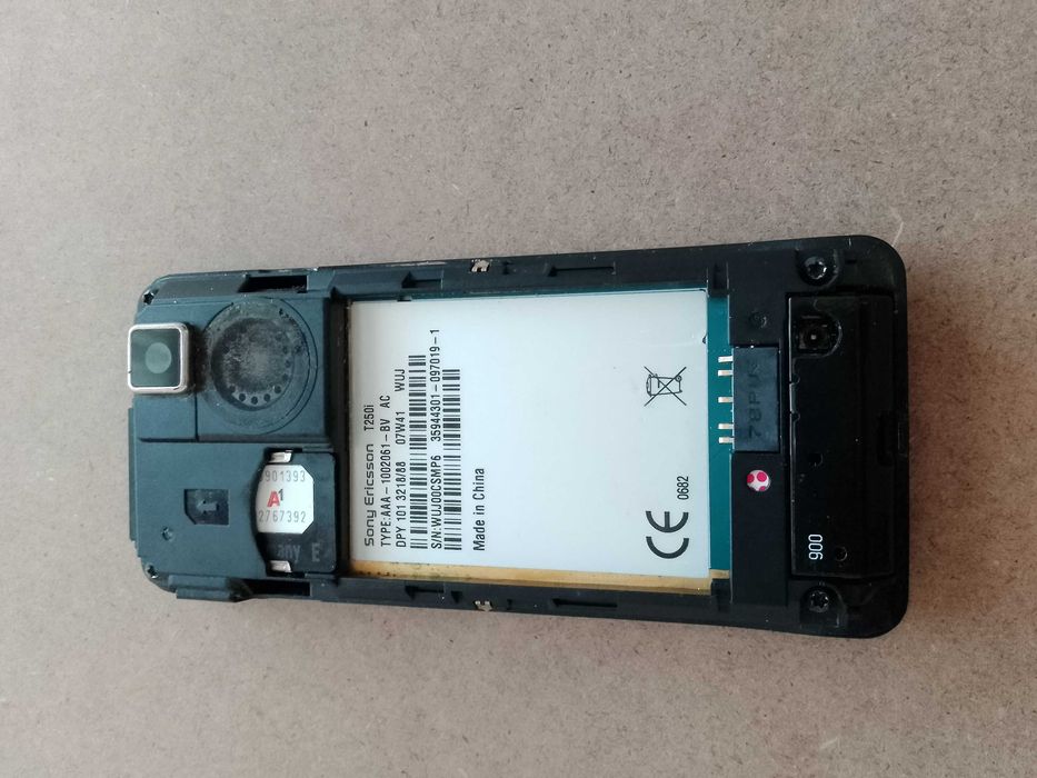 Sony Ericsson T250i, бг меню (+кабел и слушалки)