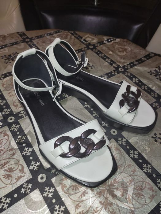 Продаю обувь размеры 38,37,39.