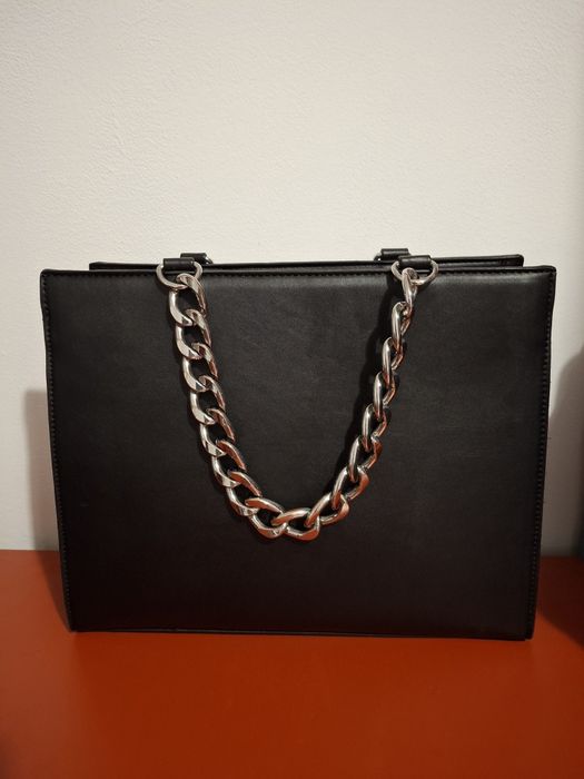 Голяма черна чанта