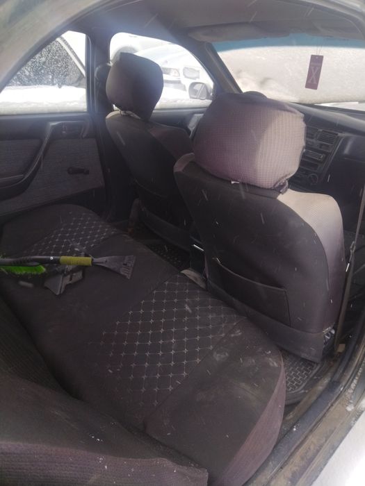 Тойота Карина е. На ходу.