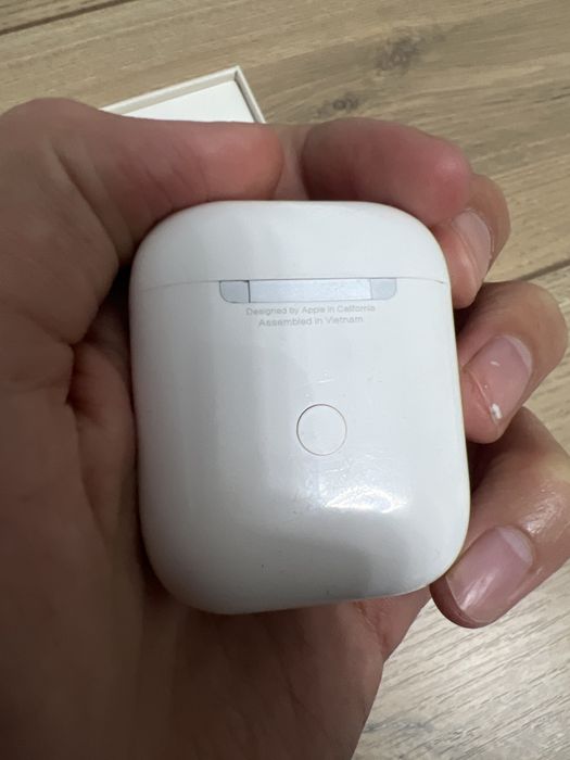 AirPods 1 с чехлом в подарок