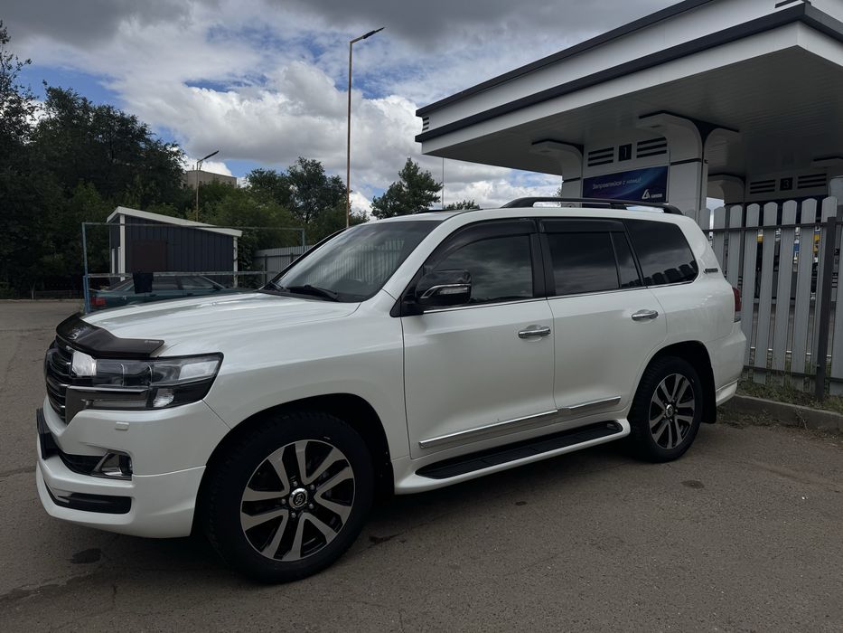 Прокат автомобиля ЛК200