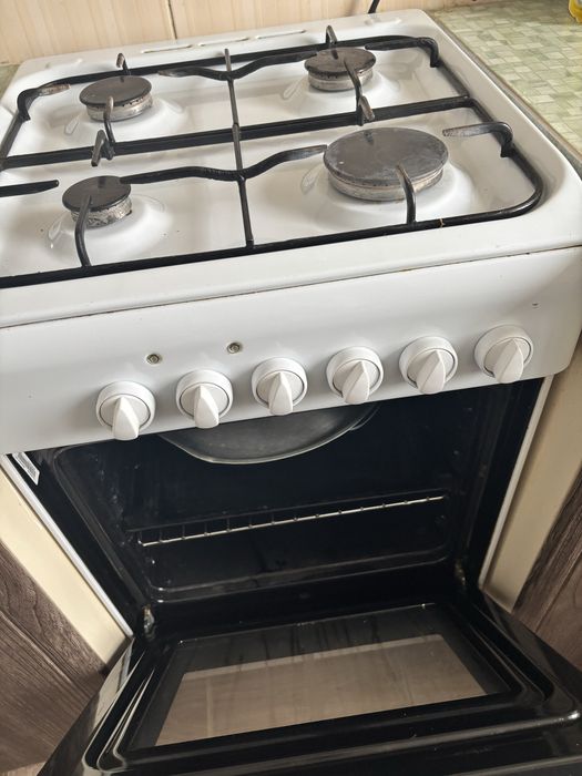 Продам газовую плиту