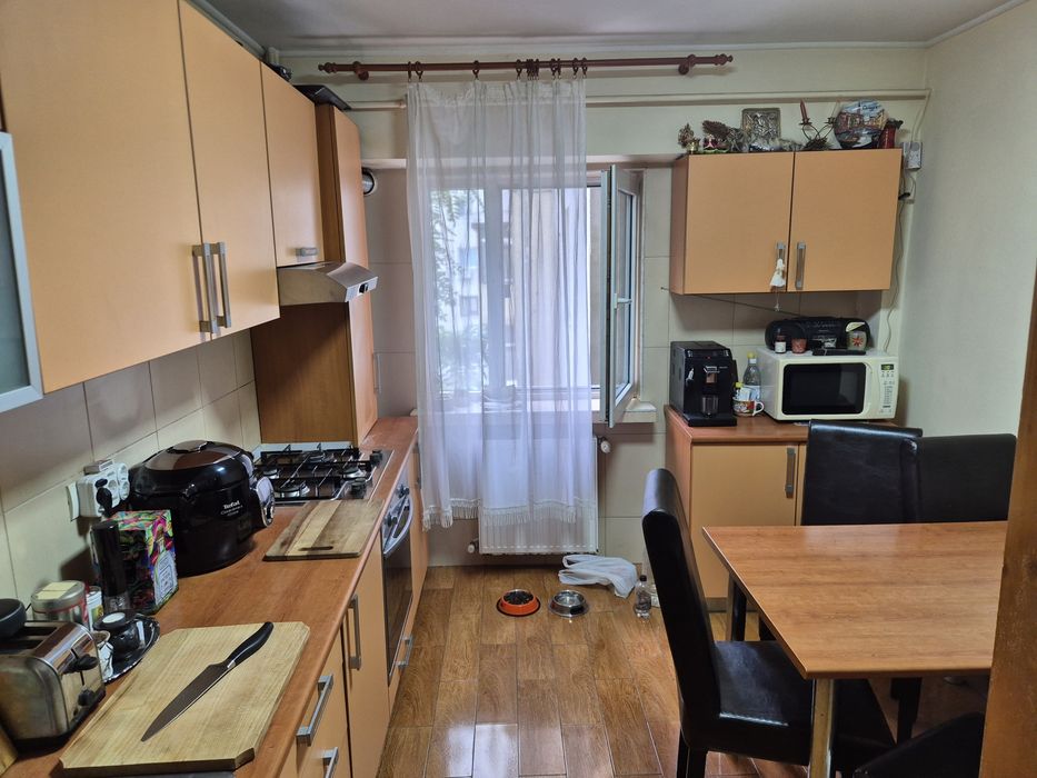 Vand apartament 3 camere