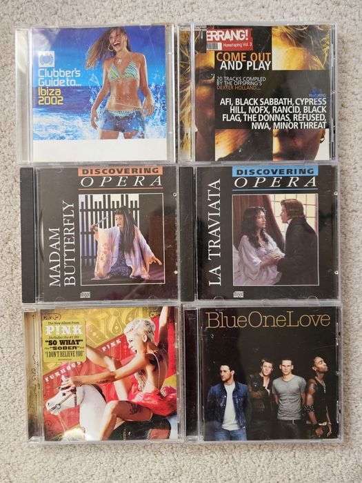 Оригинални компакт дискове от лична колекция