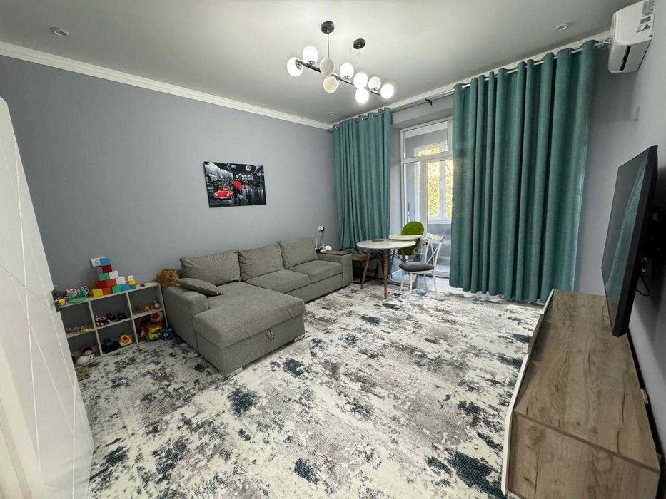 м.Минг Урик, музей искусств 3/2/3  72 м²