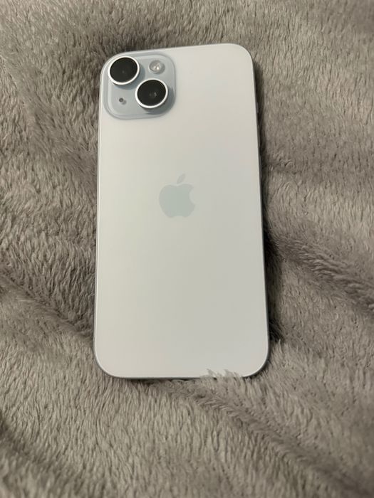 Vând iPhone 15 albastru, 128 GB, impecabil