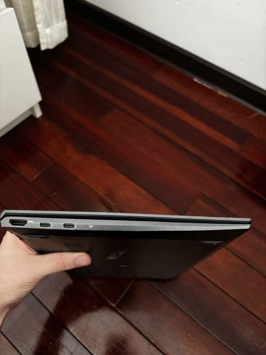 Vand Laptop Asus ZenBook 14 in stare perfecta de functionare