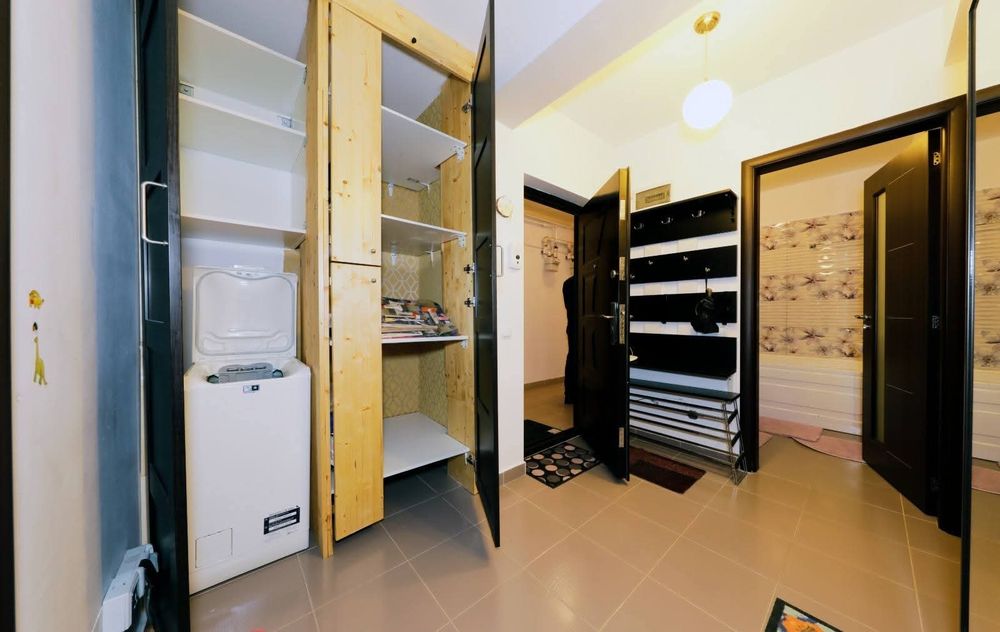 Închiriez apartament 3 camere