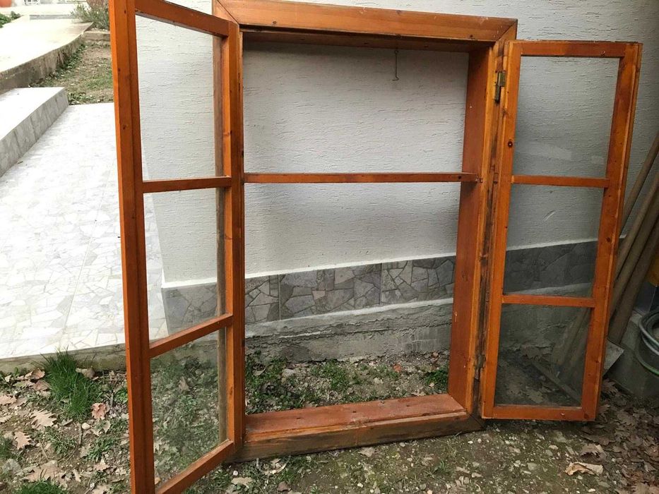 Стари дървени прозорци