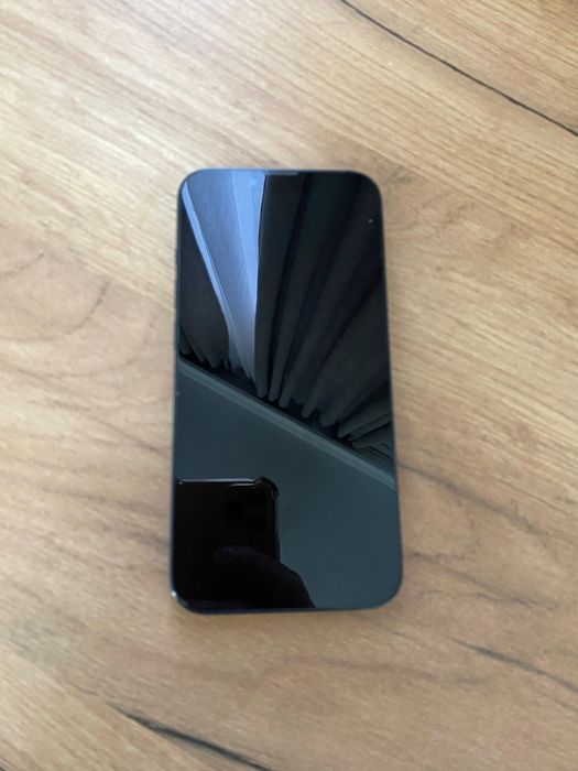Продам Iphone 13