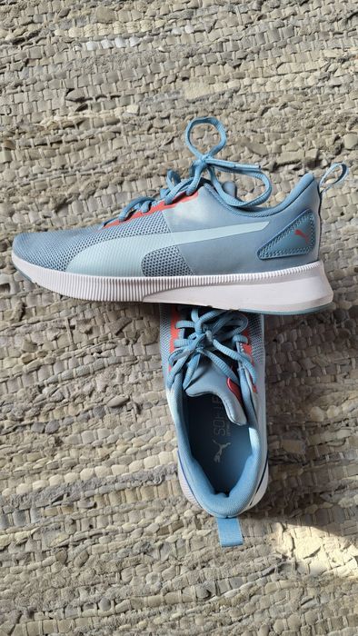 Маратонки Adidas и Puma