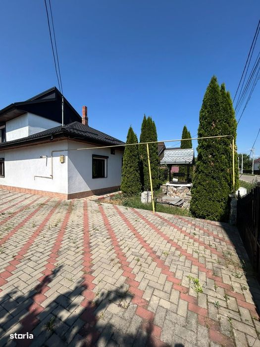 De vanzare casa la 5 min de Roman, 3 camere,teren de 817mp,Pret 99000e