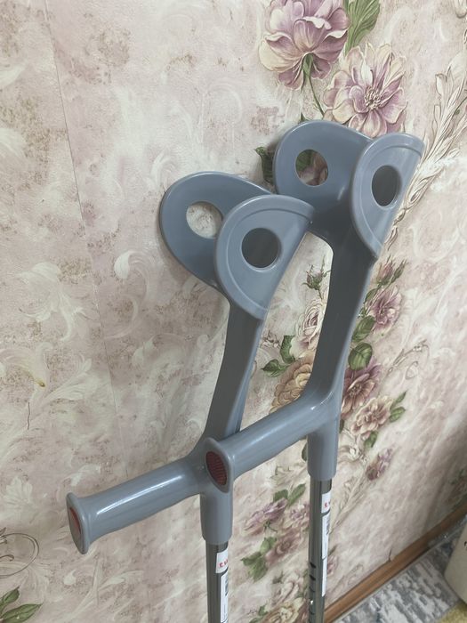 Продам новые костыли 2 штуки