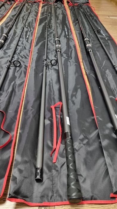 SET 4 Lansete FL PAROSSA 3,90m din 2 Segmente + 4 Mulinete FL EFB6000