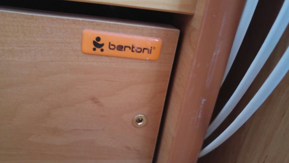 Бертони детска кошара с люлеещ се механизъм + Триколка за бутане