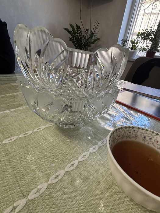 Продам  хрустальные вазы