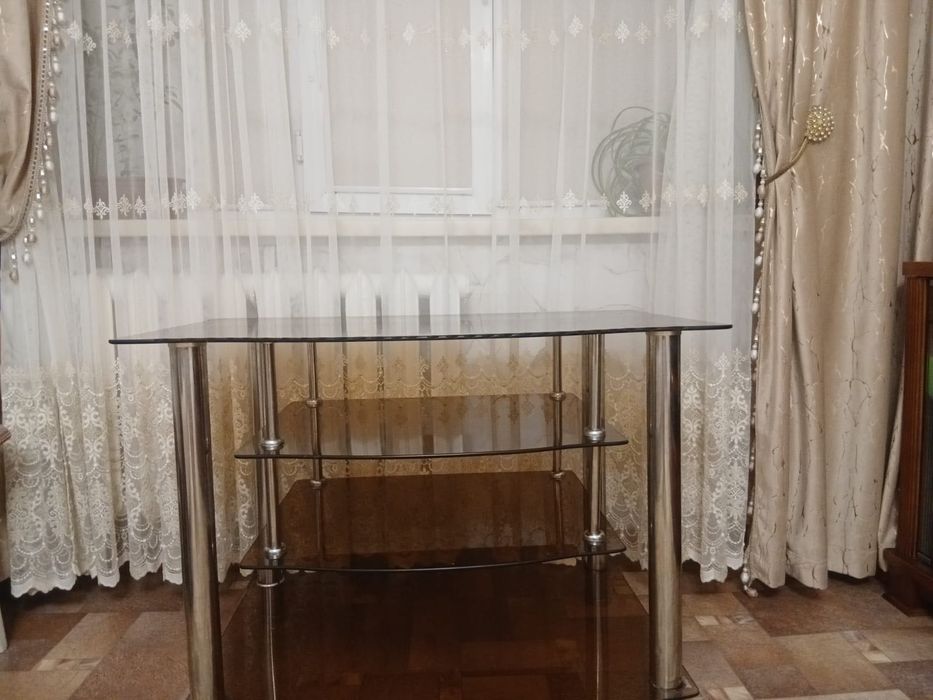 Подставка стеклянная под ТВ